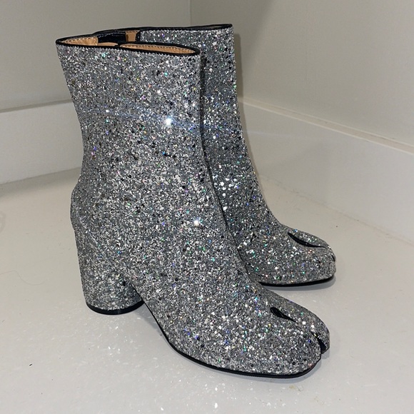 Brand new shiny split toe booties 7 - Picture 2 of 7